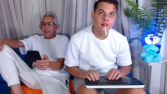 Leon hot X online show from February 17, 2026, 8:06 pm