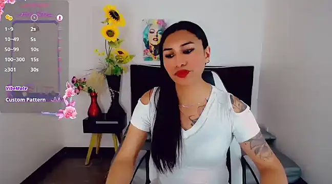 Snapshot of khiara_moretti chatting on March 18, 2025, 2:50 pm khiara moretti online show from March 18, 2025, 2:50 pm