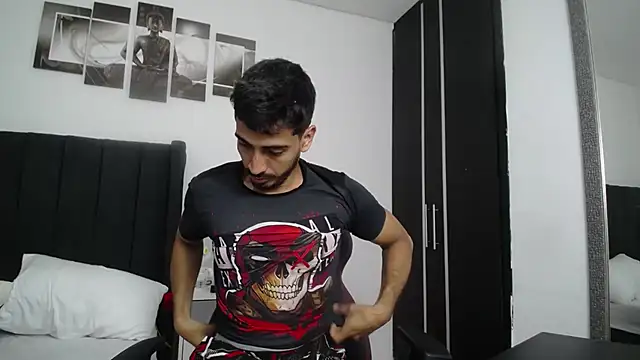 Snapshot of muscle_ares chatting on February 9, 2025, 1:35 pm muscle ares online show from February 9, 2025, 1:35 pm