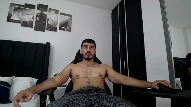 Snapshot of muscle_ares chatting on January 23, 2025, 3:05 am muscle ares online show from January 23, 2025, 3:05 am