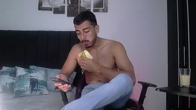 Snapshot of muscle_ares chatting on March 11, 2025, 11:55 am muscle ares online show from March 11, 2025, 11:55 am