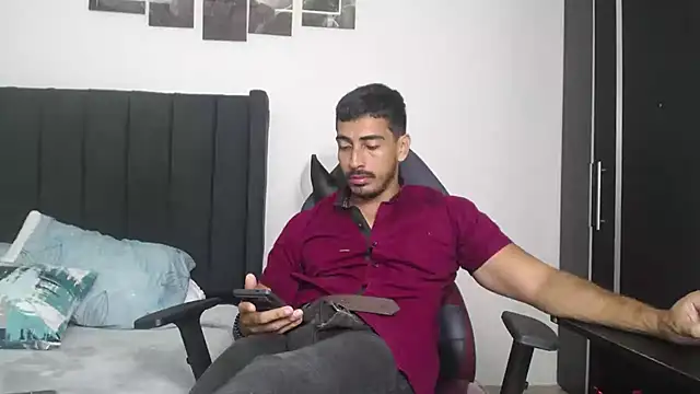 Snapshot of muscle_ares chatting on March 13, 2025, 12:56 pm muscle ares online show from March 13, 2025, 12:56 pm