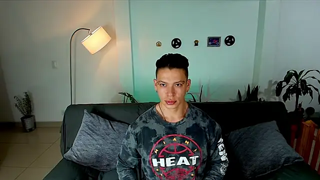 Snapshot of Baxter_Dex chatting on February 7, 2025, 12:31 am Baxter Dex online show from February 7, 2025, 12:31 am