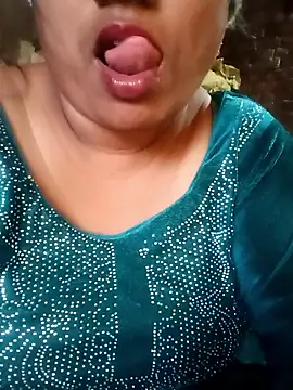 Shoni   online show from January 11, 2026, 12:01 pm