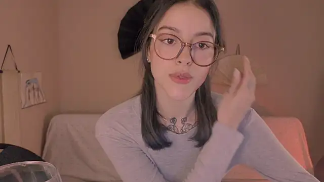 Snapshot of phoenix_xx chatting on April 16, 2026, 2:01 am phoenix xx online show from April 16, 2026, 2:01 am