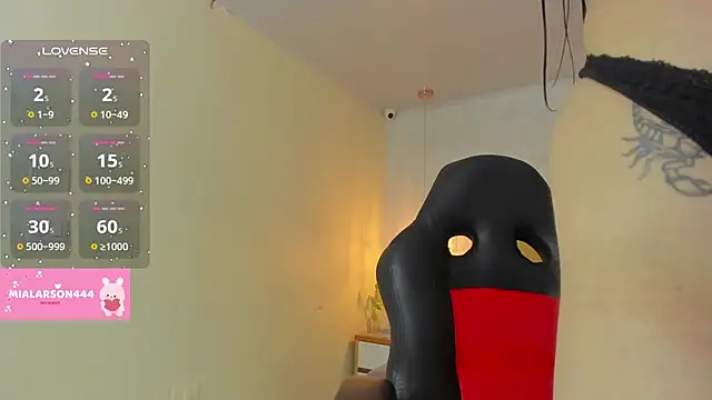 LARSONMIA online show from October 8, 2025, 12:28 pm