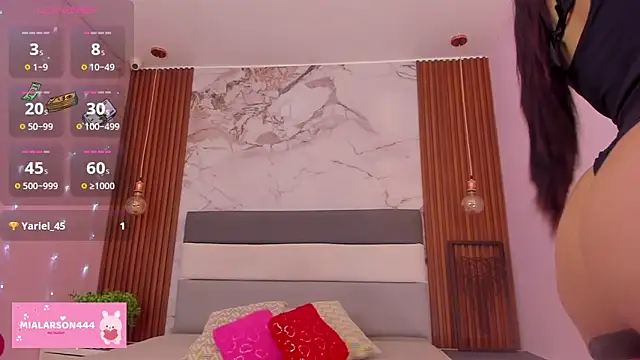 Snapshot of LARSONMIA chatting on February 27, 2026, 12:27 pm LARSONMIA online show from February 27, 2026, 12:27 pm