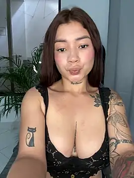 Snapshot of Roxanne_08 chatting on January 3, 2025, 12:07 pm Roxanne 08 online show from January 3, 2025, 12:07 pm
