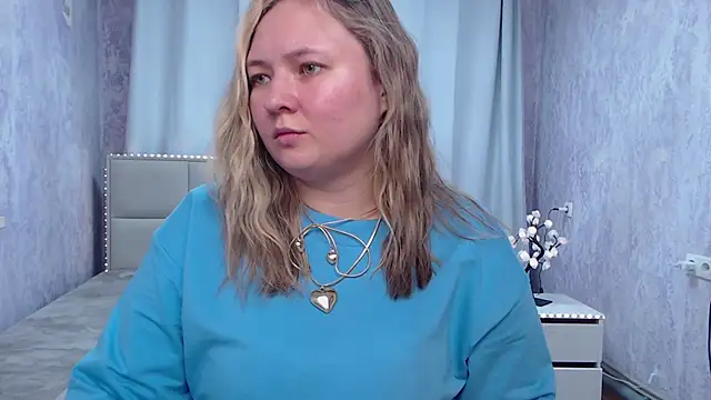 Snapshot of SallyVerda chatting on May 19, 2026, 5:53 pm SallyVerda online show from May 19, 2026, 5:53 pm