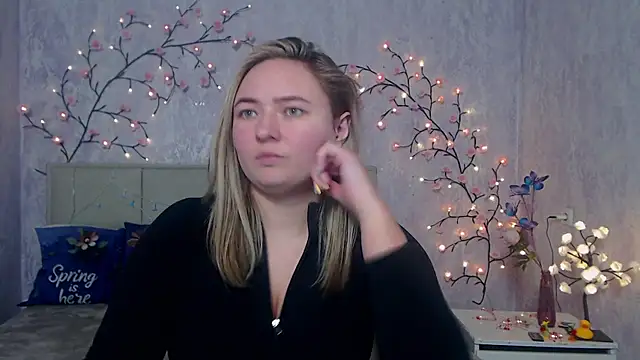 Snapshot of SallyVerda chatting on April 24, 2026, 6:43 pm SallyVerda online show from April 24, 2026, 6:43 pm