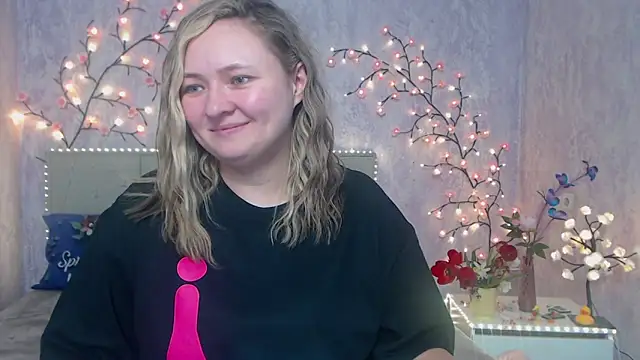 Snapshot of SallyVerda chatting on May 3, 2026, 7:17 pm SallyVerda online show from May 3, 2026, 7:17 pm