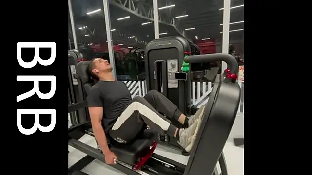 Snapshot of Tom_blunt96 chatting on March 3, 2026, 8:32 am Tom blunt96 online show from March 3, 2026, 8:32 am