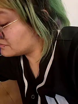 lucky-leah online show from October 2, 2025, 4:05 am