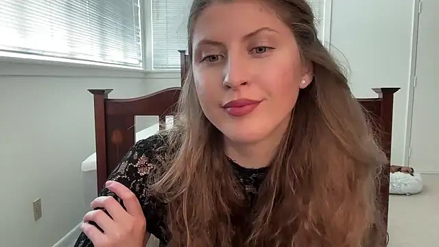 YUMIandbigWOLF online show from March 8, 2026, 8:45 pm