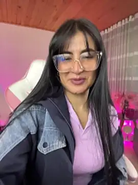 Snapshot of Violetta_kim1 chatting on February 20, 2026, 9:28 pm Violetta kim1 online show from February 20, 2026, 9:28 pm