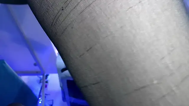 SUZZET 22 online show from December 5, 2025, 2:26 pm