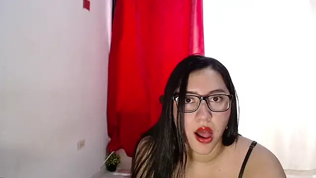 Snapshot of LuciaTomson chatting on July 1, 2026, 7:14 pm LuciaTomson online show from July 1, 2026, 7:14 pm