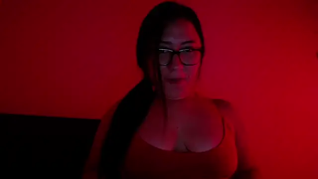 Snapshot of LuciaTomson chatting on June 26, 2026, 6:25 pm LuciaTomson online show from June 26, 2026, 6:25 pm