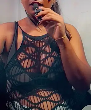 SLteena online show from September 22, 2025, 3:07 pm