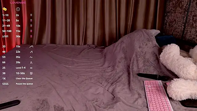 FreyaRaya online show from April 16, 2026, 3:18 am