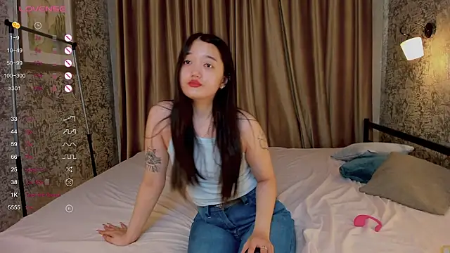 FreyaRaya online show from September 12, 2025, 3:06 am