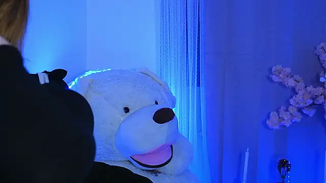 ivyleague  online show from March 20, 2026, 6:09 pm