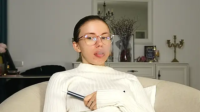 ivyleague  online show from October 12, 2025, 4:14 am