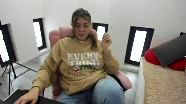 Snapshot of Dyana_Kaylinn chatting on February 21, 2026, 6:26 am Dyana Kaylinn online show from February 21, 2026, 6:26 am