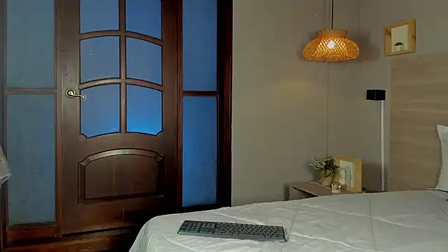 nayah   online show from October 18, 2025, 7:49 pm