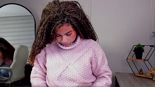 nayah   online show from November 13, 2025, 12:53 pm