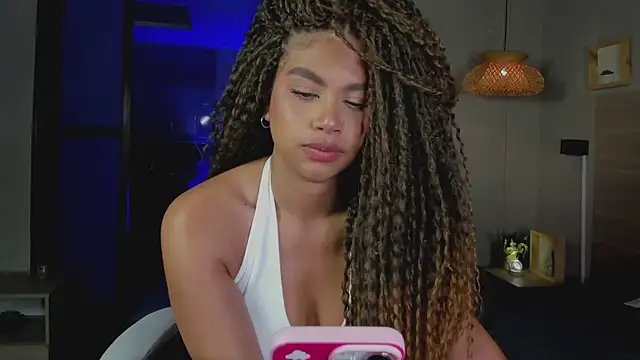 nayah   online show from September 23, 2025, 7:43 pm