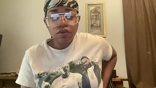 MommyConfident online show from November 16, 2025, 8:13 pm