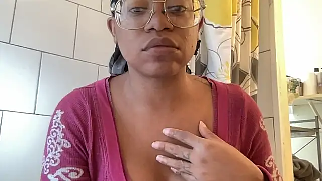 MommyConfident online show from September 21, 2025, 6:13 pm