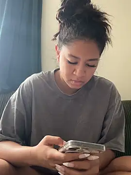 VanessaBling online show from December 17, 2025, 4:12 pm