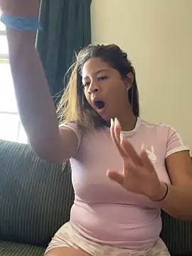 VanessaBling online show from September 28, 2025, 2:57 pm