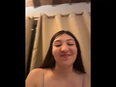 Snapshot of Valengarcia_ chatting on June 3, 2026, 1:39 am Valengarcia online show from June 3, 2026, 1:39 am