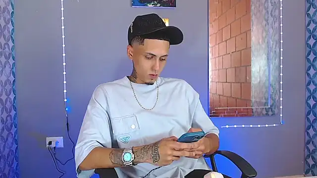 Snapshot of Liam_lee chatting on June 4, 2026, 8:35 pm Liam lee online show from June 4, 2026, 8:35 pm