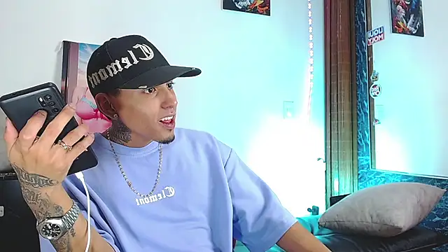 Liam lee online show from November 23, 2025, 1:54 pm