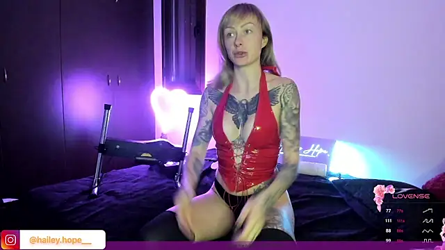 Snapshot of haileyhope_ chatting on December 17, 2024, 5:36 pm haileyhope  online show from December 17, 2024, 5:36 pm