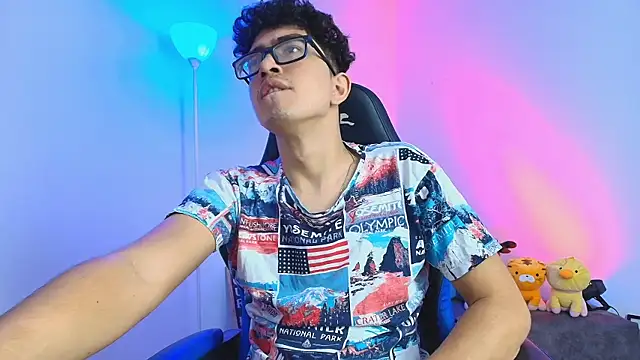 TylerWhite  online show from December 17, 2025, 4:28 am