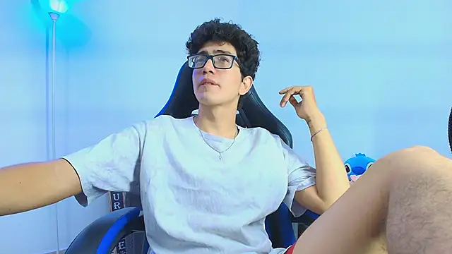 TylerWhite  online show from September 23, 2025, 3:46 am