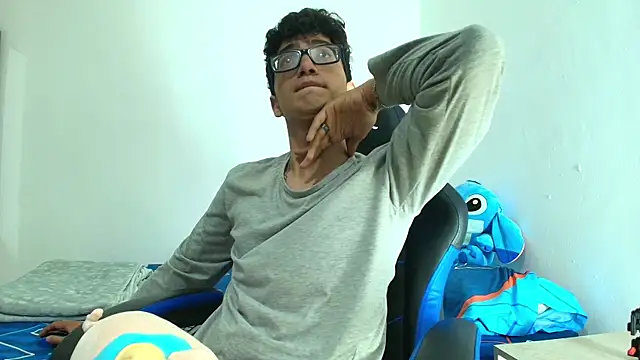 TylerWhite  online show from March 18, 2025, 11:42 pm