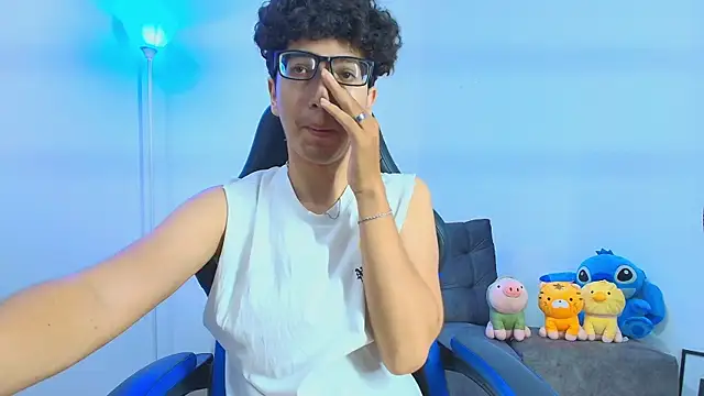 TylerWhite  online show from November 7, 2025, 3:33 am