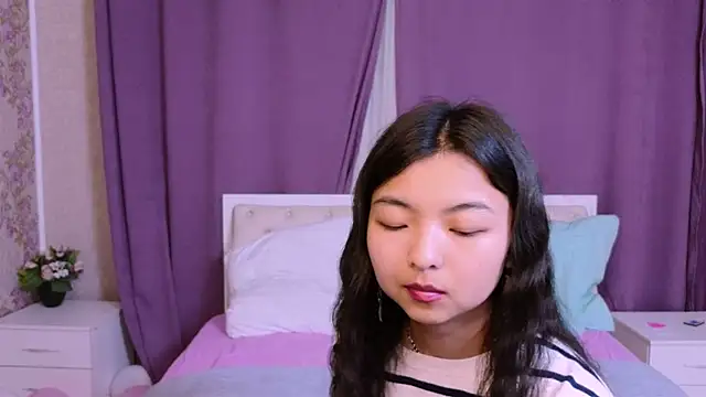 Snapshot of Shy_Kira chatting on February 20, 2025, 6:35 pm Shy Kira online show from February 20, 2025, 6:35 pm