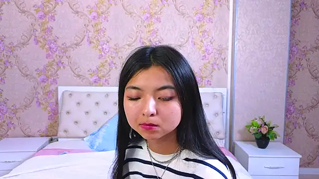 Snapshot of Shy_Kira chatting on January 23, 2025, 3:54 pm Shy Kira online show from January 23, 2025, 3:54 pm