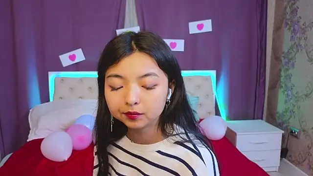 Snapshot of Shy_Kira chatting on February 10, 2025, 3:53 pm Shy Kira online show from February 10, 2025, 3:53 pm