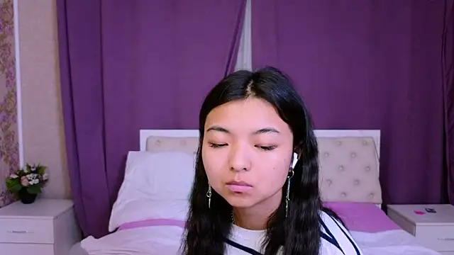 Snapshot of Shy_Kira chatting on February 21, 2025, 3:54 pm Shy Kira online show from February 21, 2025, 3:54 pm