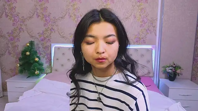 Snapshot of Shy_Kira chatting on January 7, 2025, 6:35 pm Shy Kira online show from January 7, 2025, 6:35 pm