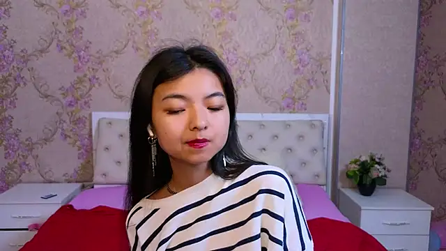 Snapshot of Shy_Kira chatting on February 9, 2025, 3:45 pm Shy Kira online show from February 9, 2025, 3:45 pm