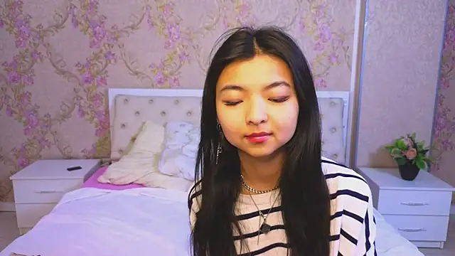 Snapshot of Shy_Kira chatting on January 19, 2025, 6:32 pm Shy Kira online show from January 19, 2025, 6:32 pm